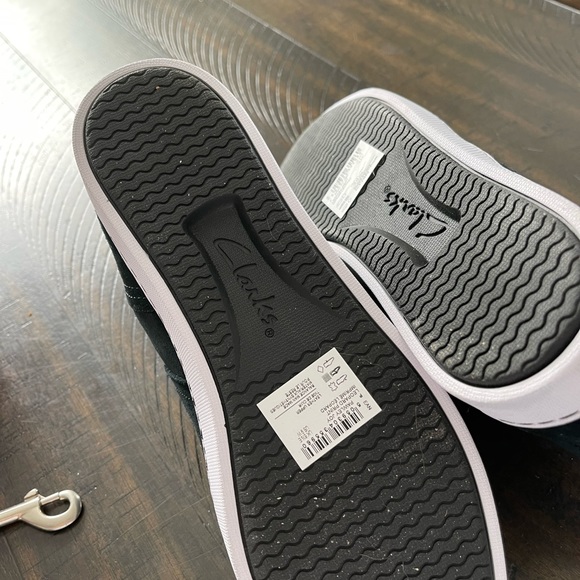 NWT Clark’s side zip booties. Size 9 wide. - Picture 4 of 5